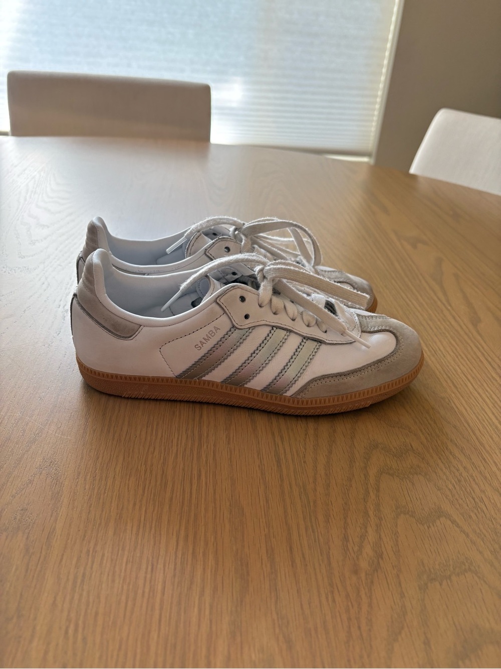 Women’s 6 Silver Striped Sambas - Picture 1 of 6